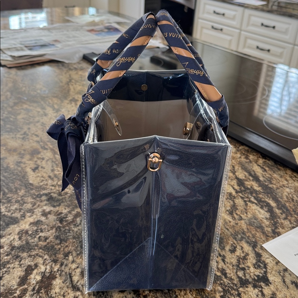 Louis Vuitton Black and Gold Tote Bag - Picture 8 of 12